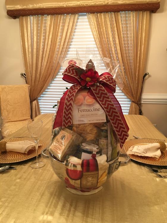 Create a fun kitchen gift basket in a colander. #GiftIdea