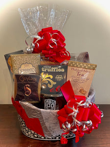 Looking to customize your gift? We can tailor containers by size, color, or budget to make them uniquely yours. We also ship worldwide—whether it’s next door or across the globe!
